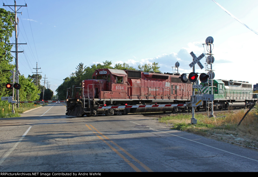 DME 6084 leads eastbound ethanol 632